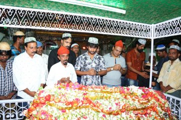 Krishna Gadi Veera Prema Gaadha Movie Team Visits Kadapa Darga